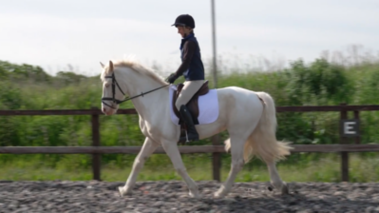 Anna-Louise & LIzzie S002